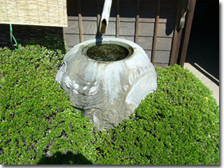 石のの水鉢